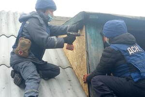 Спасатели ГСЧС отремонтировали еще полсотни домов мирных жителей Донбасса