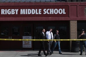 В американской школе шестиклассница стреляла по людям из пистолета