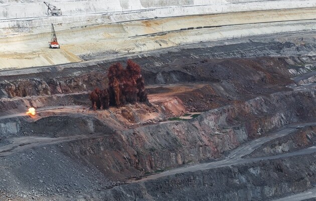 Желая сохранить сверхприбыль экспортеры железной руды «продавливают» портовых операторов
