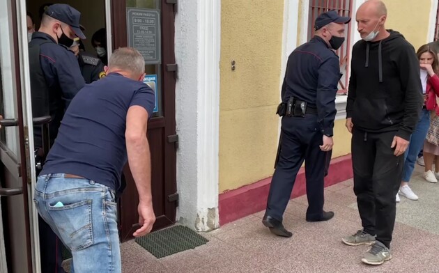 В Минске политзаключенный перерезал себе горло во время суда