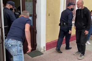 В Минске политзаключенный перерезал себе горло во время суда