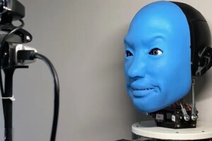 Ученые научили робота «улыбаться в ответ»