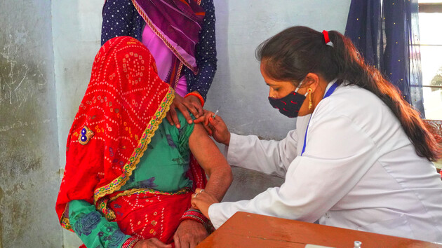 Индия опередила США по количеству вакцинации от COVID-19 