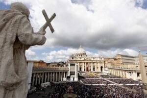 Суд Ватикану звинувачує кардинала і ще дев'ять осіб у фінансових злочинах 
