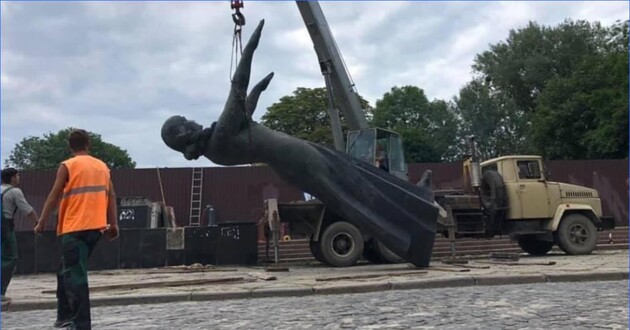 МИД РФ не понравилась декоммунизация воинского мемориала во Львове: направили ноту