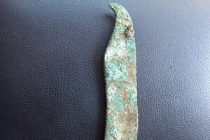 В Казахстане археологи нашли нож бронзового века