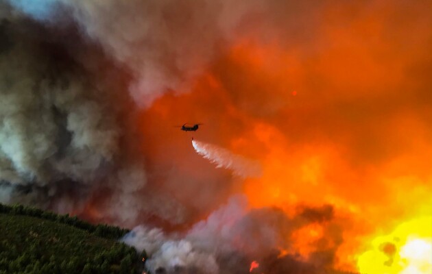 Лесные пожары в Греции: Пелопоннес и Эвия в огне, Древняя Олимпия окружена пожаром, людей эвакуируют