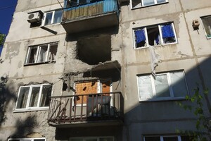 Снаряд снес балкон и выбил стену в квартире: штаб показал последствия обстрела Красногоровки