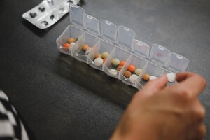 В Украине запретили продажу лекарств детям до 14 лет 