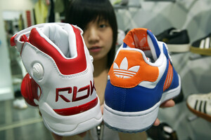 Adidas продает Reebok американской компании: озвучена сумма сделки