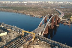 В КГГА устроили обыски: есть подозрение в присвоении денег на строительстве Подольского моста 
