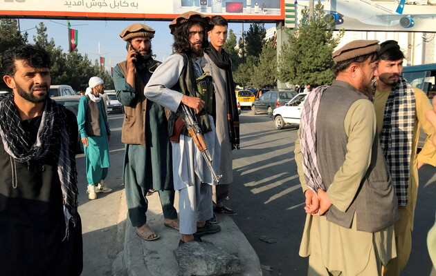 Bloomberg узнал, о чем договорились США и лидеры талибов перед бегством президента Афганистана