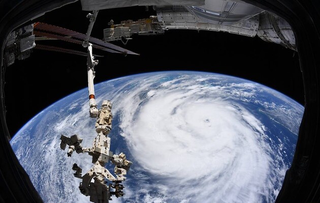 Астронавт ESA сделал снимок урагана «Ида» с борта МКС