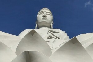 В Бразилии открыли гигантскую статую Будды весом 350 тонн