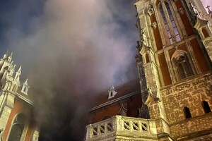 В Киеве горит Костел святого Николая — фото, видео