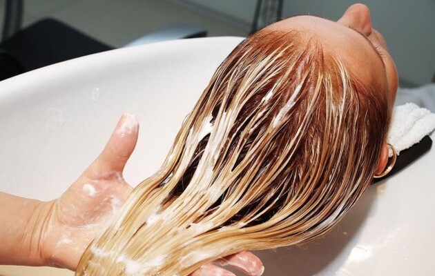 Тоник для волос: как он может спасти ломкие и вьющиеся локоны