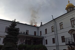 Спасатели ликвидировали пожар на территории Киево-Печерской Лавры