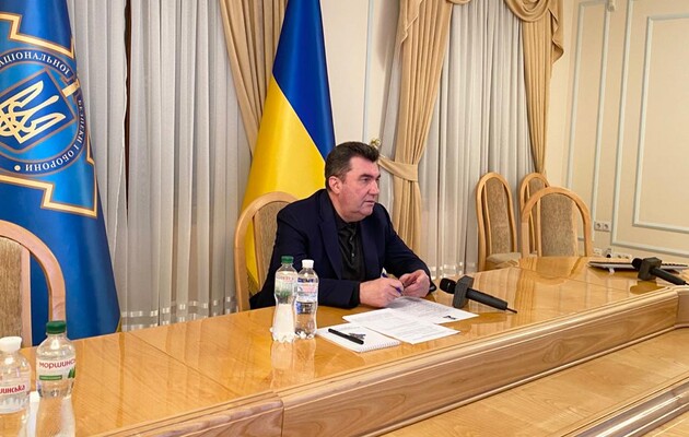 Данілов відповів Авакову на «санкції без доказової бази» та «отримання списків за 10 хв до засідання»