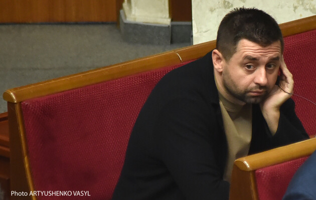 Не обсудил свое решение со «слугами»: Арахамия заявил, что фракция СН не поддержит отставку Ткаченко