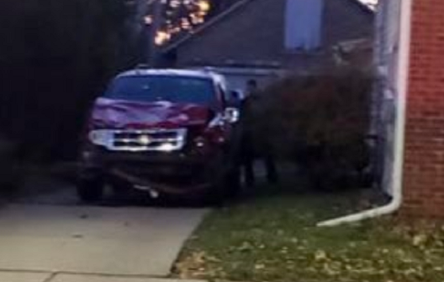 В Висконсине автомобиль протаранил рождественский парад, есть пострадавшие