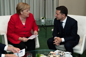 Зеленський обговорив з Меркель дії України щодо Донбасу