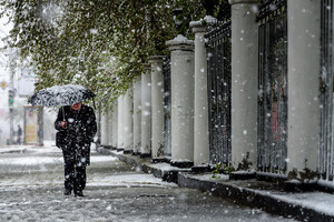 В Україні синоптики прогнозують мокрий сніг, місцями дощ та ожеледь