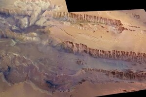 Астрономы нашли следы водных резервуаров в самом большом каньоне Солнечной системы