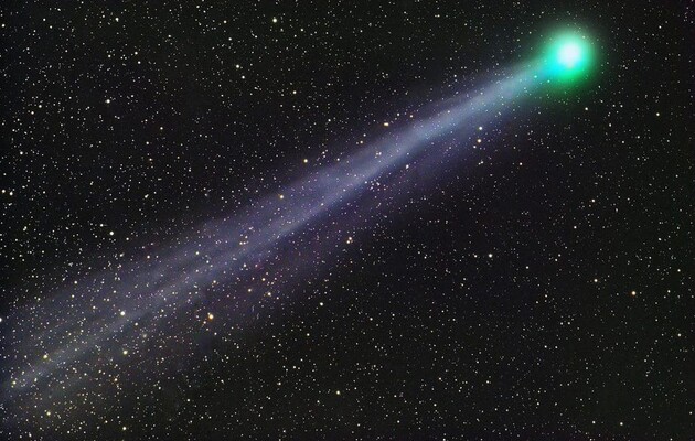Выяснено, почему некоторые кометы светятся зелёным