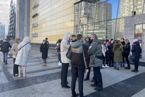 В Киеве эвакуировали людей и сотрудников из ТРЦ River Mall