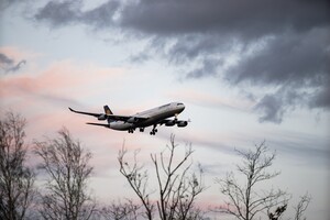 Тысячи рейсов отменяют авиакомпании в США 