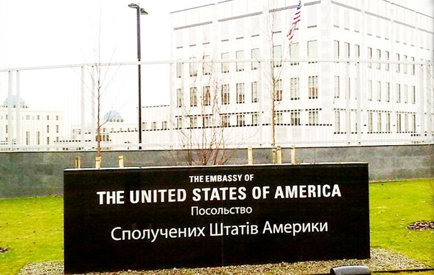 Госдепартамент США одобрил выезд семей дипломатов из Украины