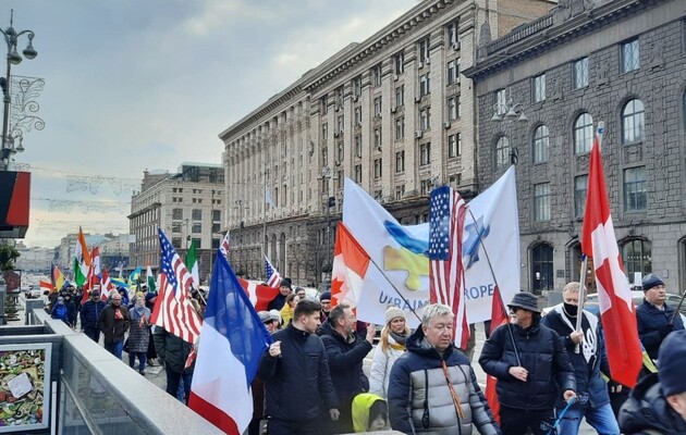 В Киеве иностранцы прошли маршем в поддержку Украины — видео