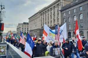 В Киеве иностранцы прошли маршем в поддержку Украины — видео