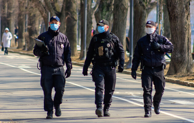 Поліція закликала українців повідомляти про підозрілих людей на вулицях 