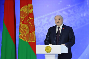 Сегодня в Беларуси голосуют за изменения в Конституцию, которые могут позволить Лукашенко избираться еще дважды