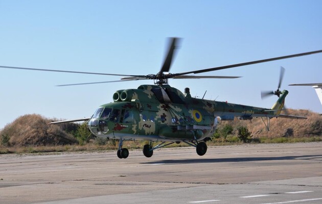 Гриценко пропонує президенту відкликати в Україну десятки військових вертольотів