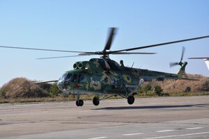 Гриценко пропонує президенту відкликати в Україну десятки військових вертольотів