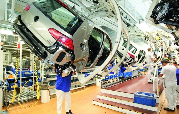 Німецькі автогіганти BMW і Volkswagen призупиняють виробництво через брак деталей з України