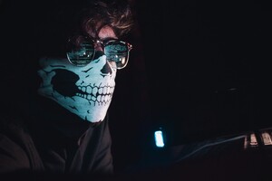 Anonymous пригрозили взломом компаниям, которые продолжают работать в России