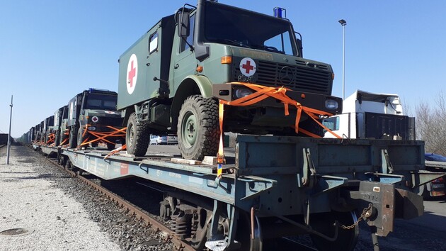 Украина получила 50 авто скорой помощи для эвакуации раненых