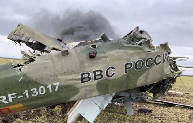 Украинские военные сбили восемь самолетов и три вертолета врага