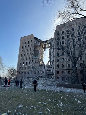 В Николаеве в результате обстрела здания ОГА погибли 17 человек