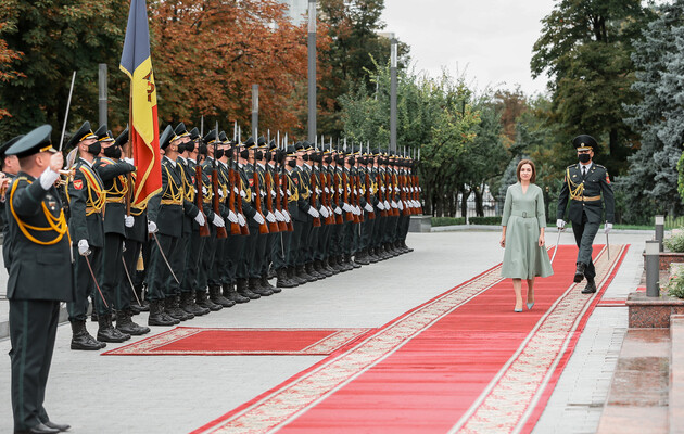 Президент Молдови визнала, що її армія небоєздатна
