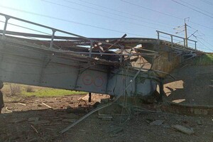 Недалеко от Мелитополя разрушен железнодорожный мост в Крым