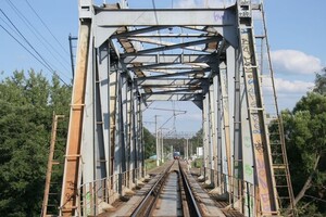В Курской области РФ обрушился железнодорожный мост