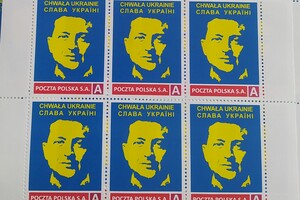 В Польше выпустили почтовые марки с Зеленским: каждая стоимостью 500 злотых
