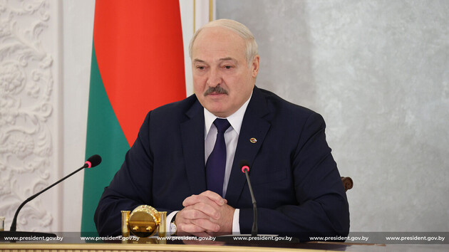 На грани фола, Лукашенко пытается балансировать между РФ и цивилизованным миром - британская разведка