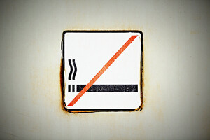 В Украине вступают в силу новые ограничения для курильщиков