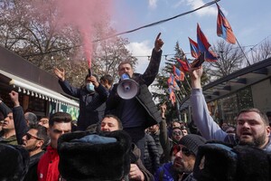 У Єревані біля резиденції прем'єр-міністра Вірменії почалися зіткнення протестувальників із поліцією