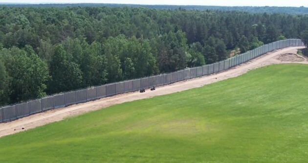 Польша построила 140-километровую стену на границе с Беларусью (видео)